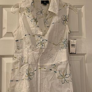 IZ Byer Feminine Embroidered Blouse M NWT